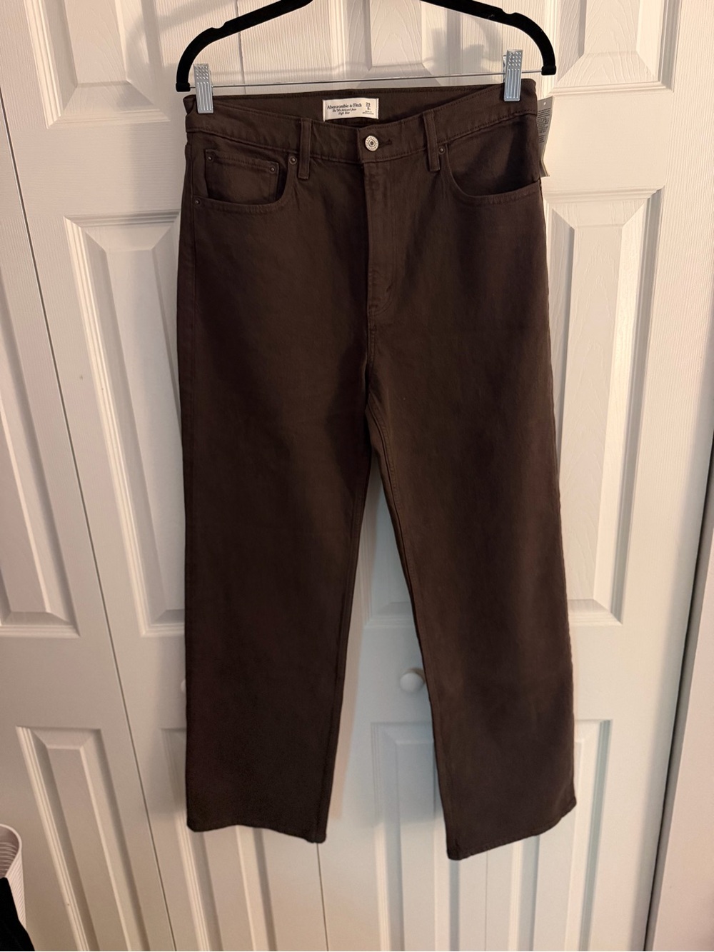 A&F 90’s Relaxed High-Rise Jeans 8R in Chocolate Brown